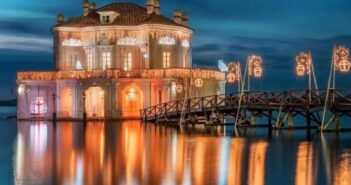 casina vanvitelliana luci natale 2022